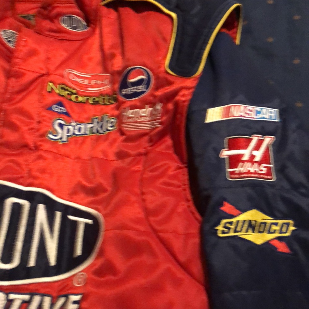 Jeff Gordan Red DuPont Racing Jacket - Picture 3 of 10